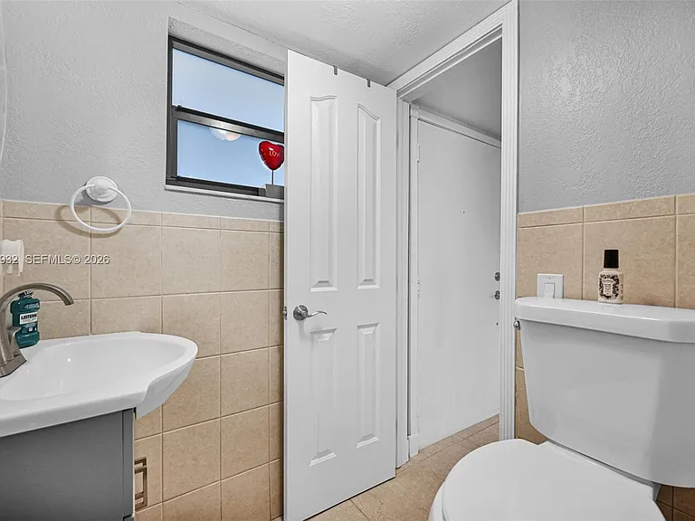 1334 Collins Ave #403 — Photo 14