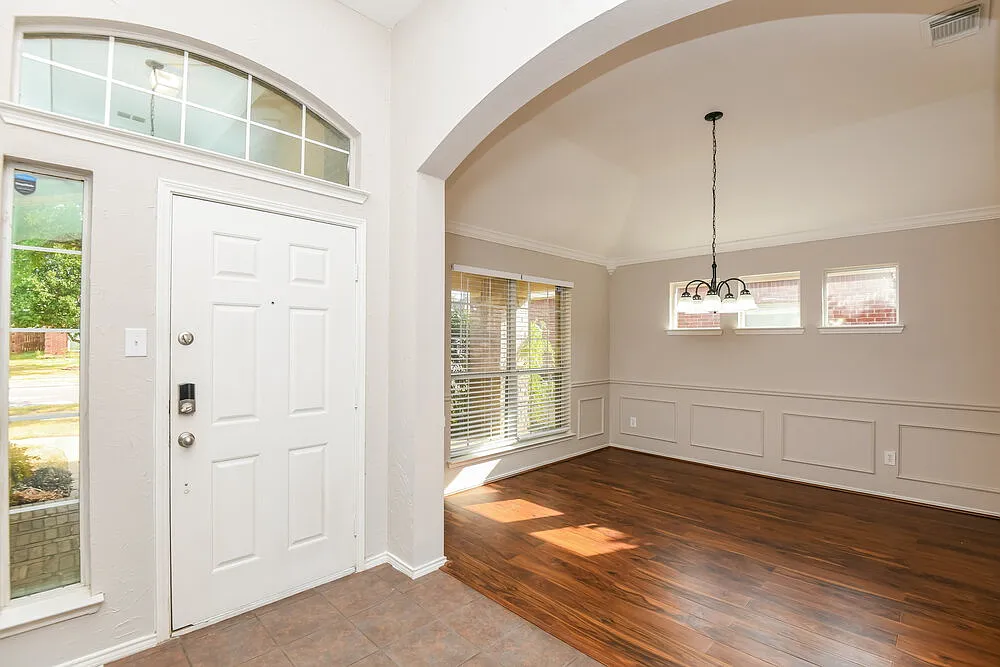3 bed, 2.0 bath, 2155 sqft, $2,695 — Photo 3