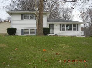 1493 W Greendell Dr, Decatur, IL 62526