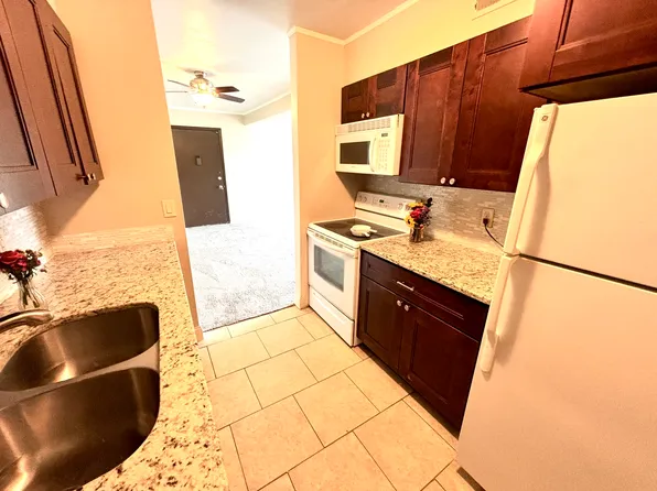 4457 S 27th St #E08, Lincoln, NE 68512