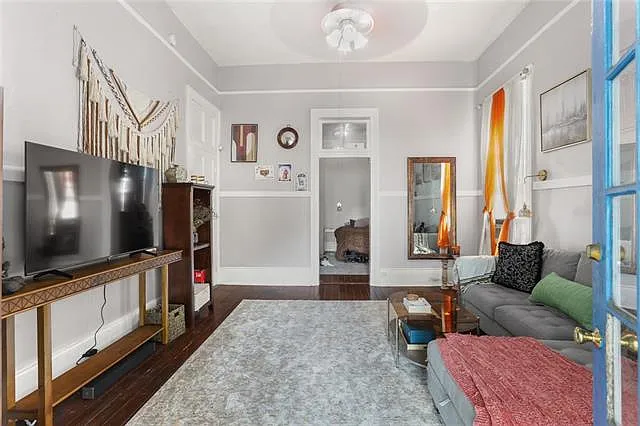 1 bed, 1.0 bath, 742 sqft, $1,250 — Photo 2