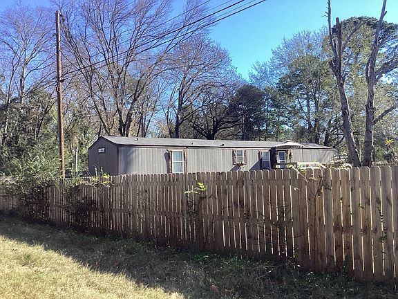 3rd image of 16875 Lakeway Cir
