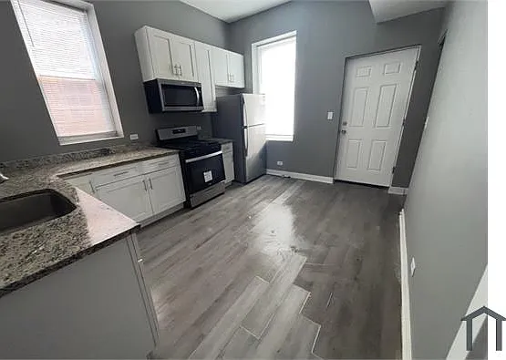 3 bed, 1400 sqft, $1,900 — Photo 2