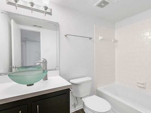 5th image of 1629 14th Ave S APT B