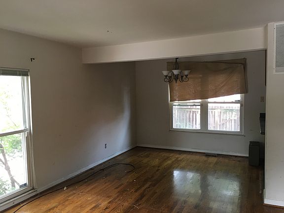 3rd image of 901-911 Ann Ave #901
