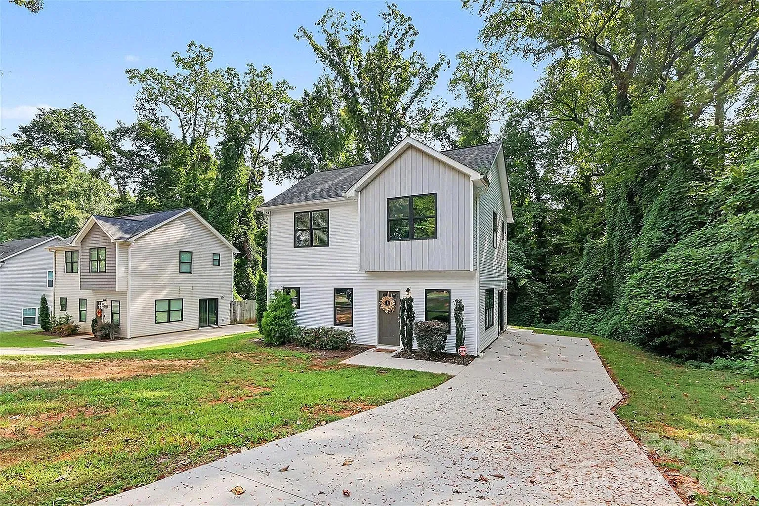 2908 Burgess Dr — Photo 4