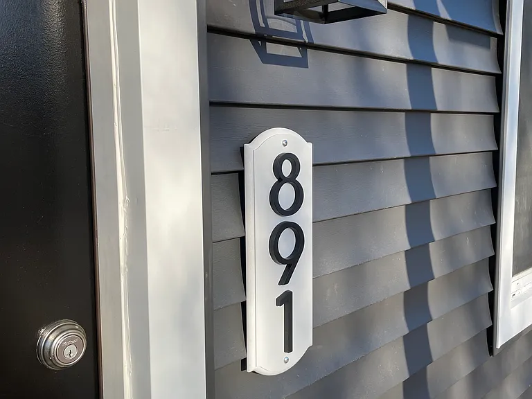 891 S Harris Ave — Photo 4