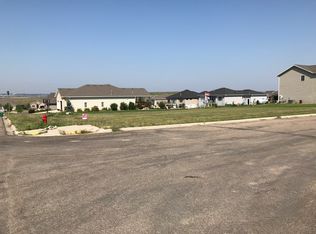 1024 Mustang Dr, Bismarck, ND 58503