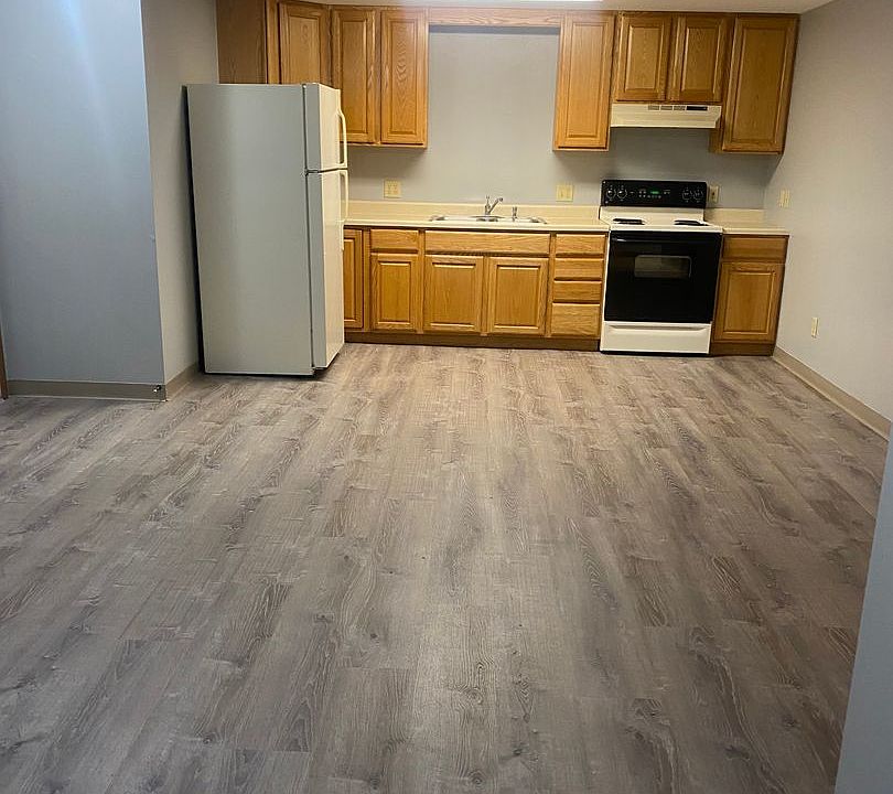 1st image of 104 S Linn Ave #3