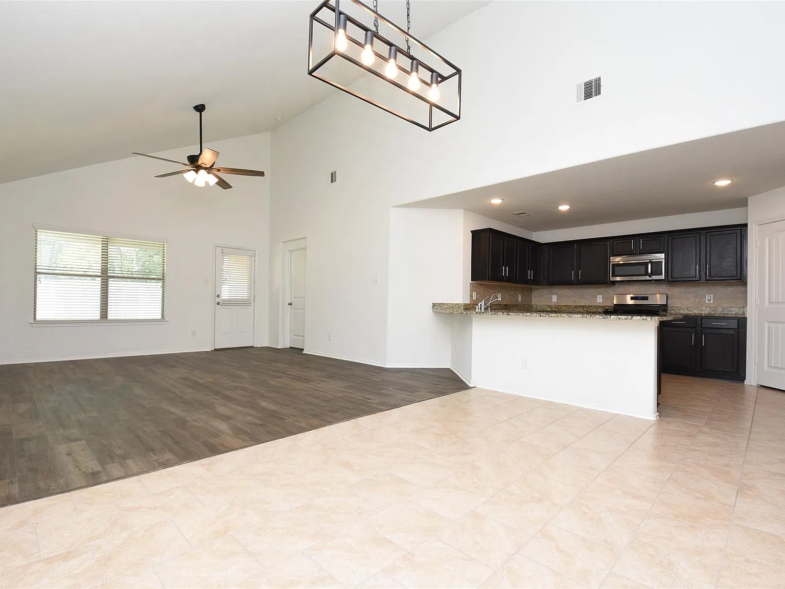 4 bed, 2.0 bath, 1900 sqft, $2,150 — Photo 2