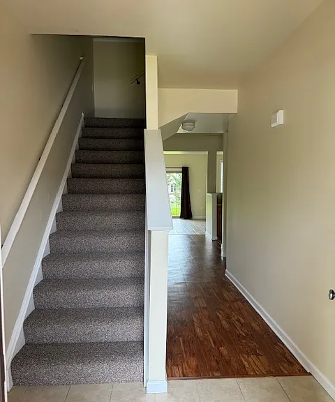 355 Channing Dr — Photo 2