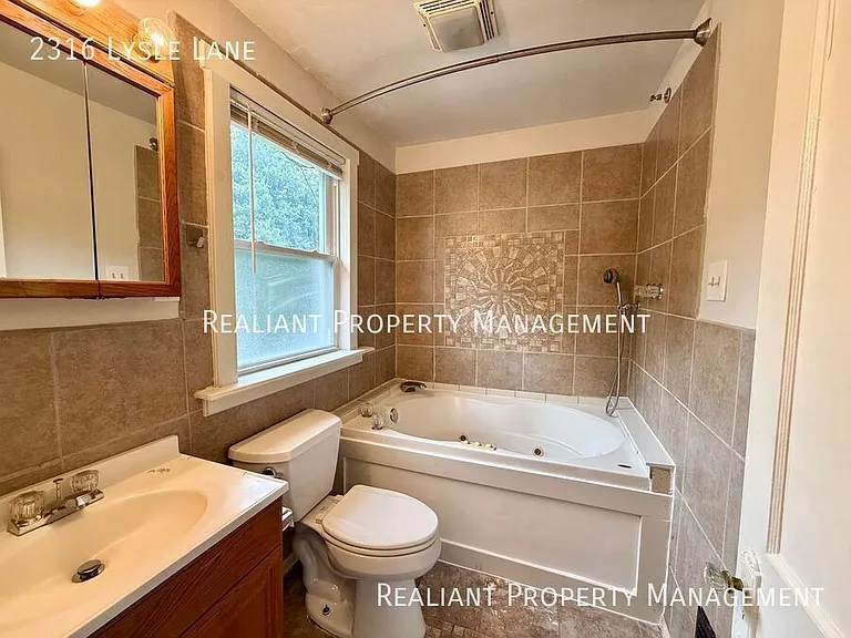 2316 Lysle Ln — Photo 10
