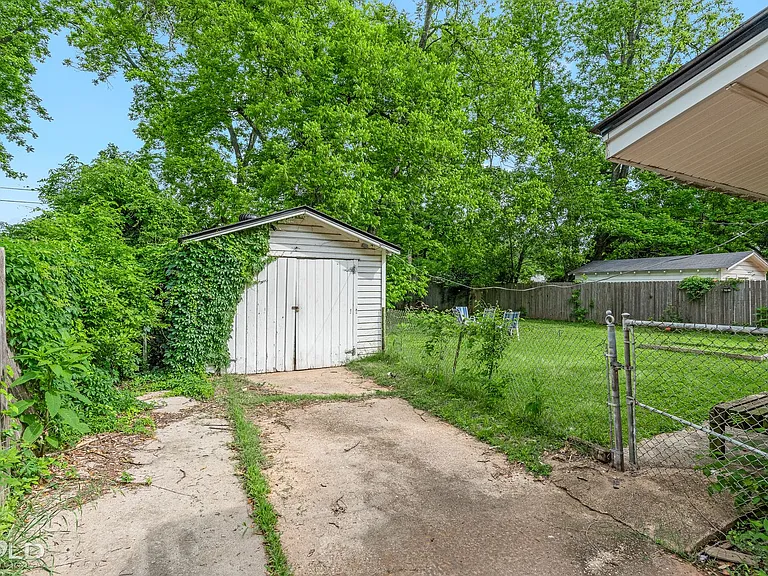 818 E Washington St — Photo 10
