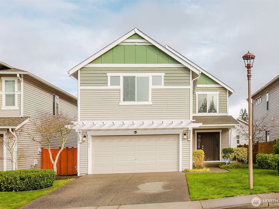 Custom freshly painted wood trim for great curb appeal, Front of House.>