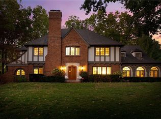 2300 Drury Ln, Mission Hills, KS 66208