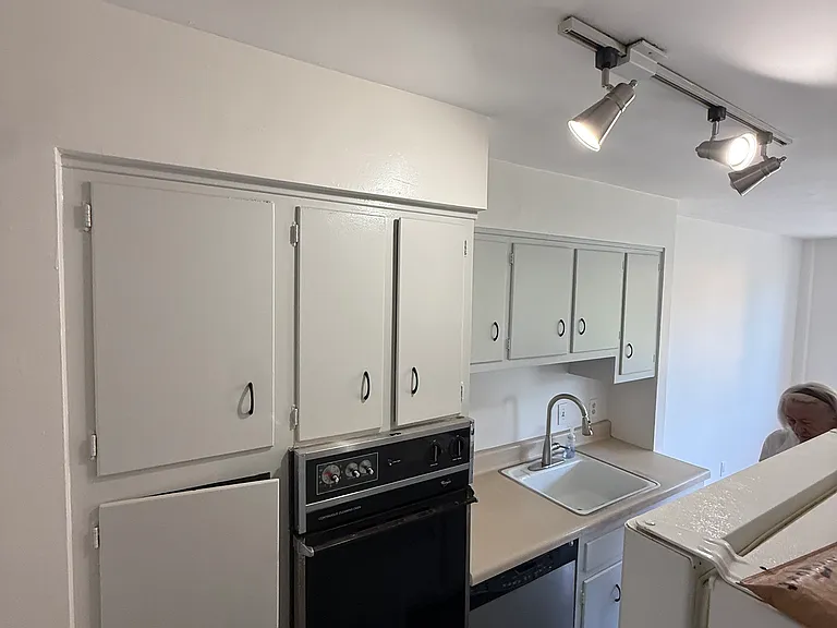 1000 East Ave #204 — Photo 7
