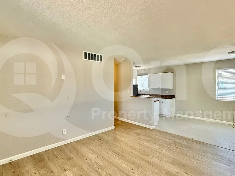 4401 N 12th St #204 — Photo 12