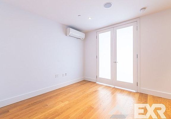 3rd image of 606 Franklin Ave #403