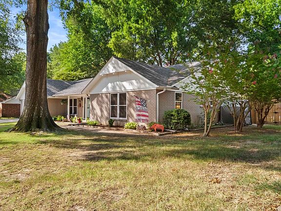 2nd image of 9 White Oak Dr