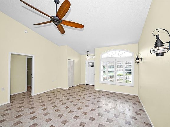 4th image of 6525 Pine Walk Dr