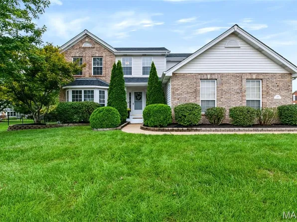 209 Harbour Pointe Dr, Grover, MO 63040