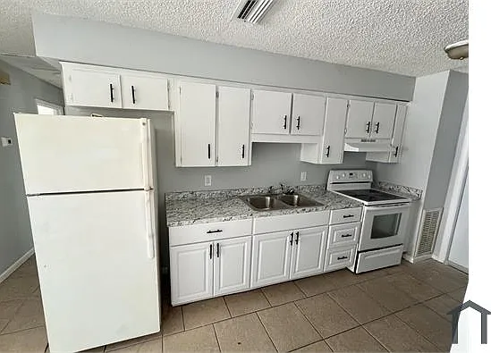 911 N Iowa Ave #2 — Photo 1