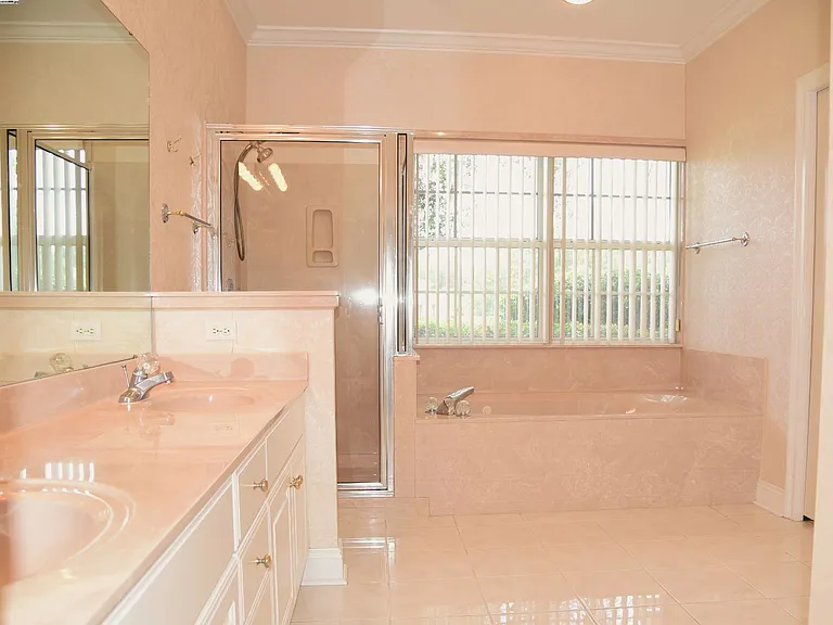 218 Windward Cv E — Photo 20