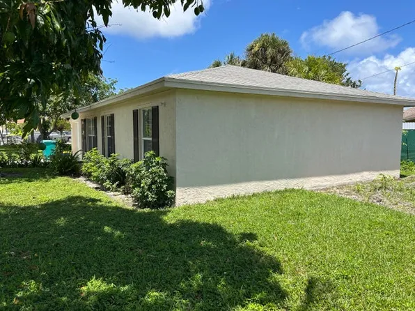 806 NW 1st St, Boynton Beach, FL 33435