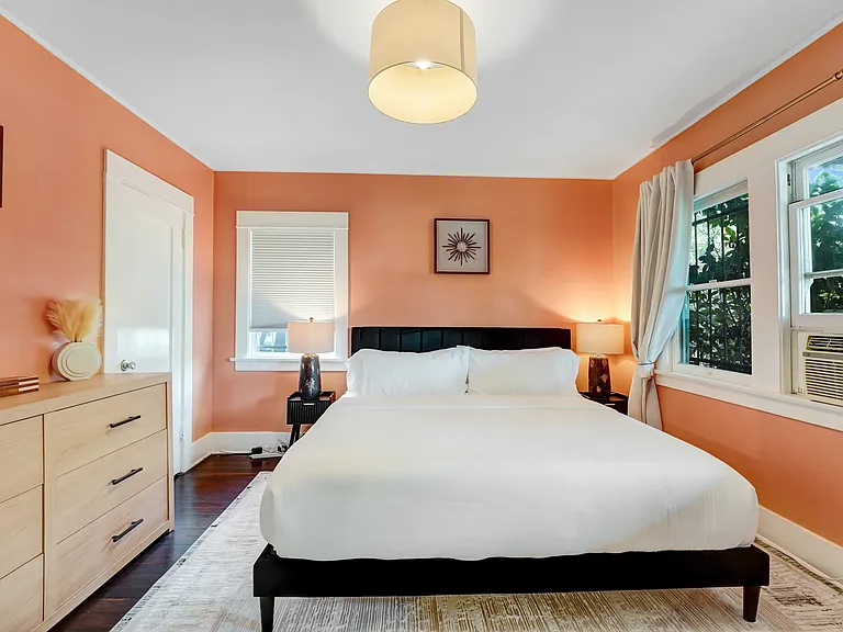 1187 N Mariposa Ave — Photo 13