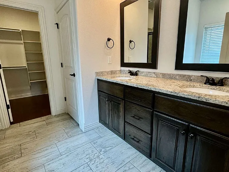 1300 Hickory St — Photo 13