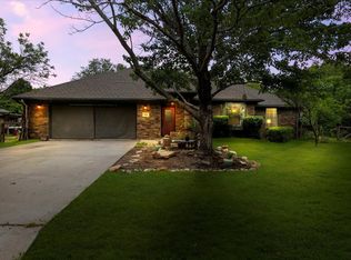 102 Shahan Dr, Shady Shores, TX 76208