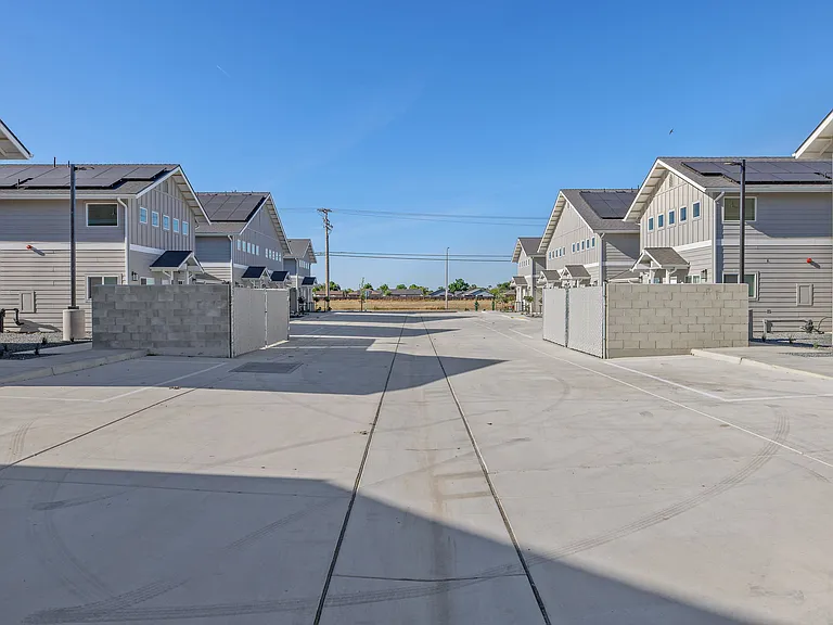 1363 W Grangeville Blvd — Photo 28