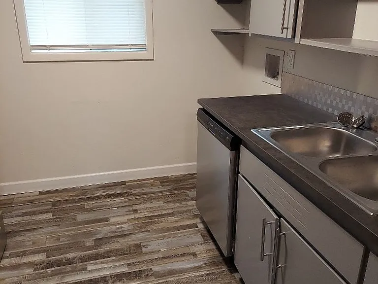 520 NE 108th Ave — Photo 3