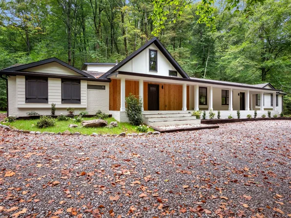 1032 Paint Pony Trl, Pegram, TN 37143