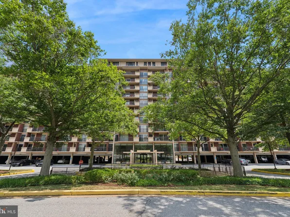 1300 Army Navy Dr APT 105, Arlington, VA 22202