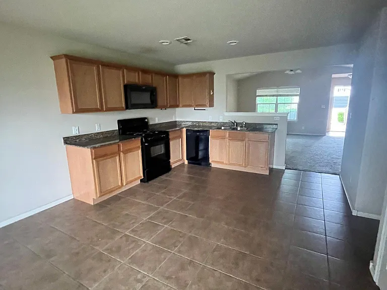 10721 N 152nd East Ave — Photo 13