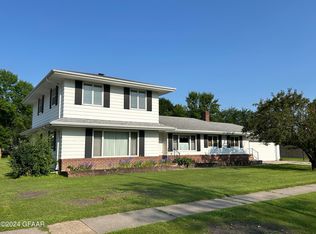 1245 Western Ave, Grafton, ND 58237