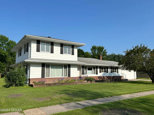 1245 Western Ave, Grafton, ND 58237