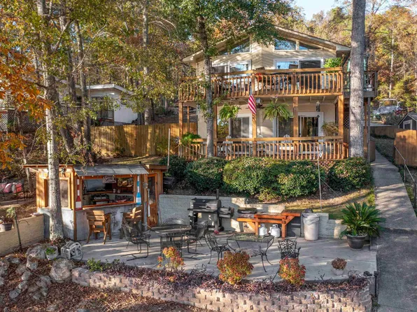 817 N Lakeshore Dr, Talladega, AL 35160