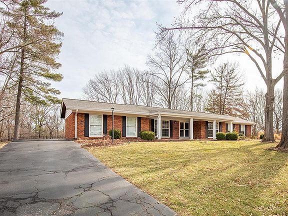 3rd image of 304 Laduemont Dr