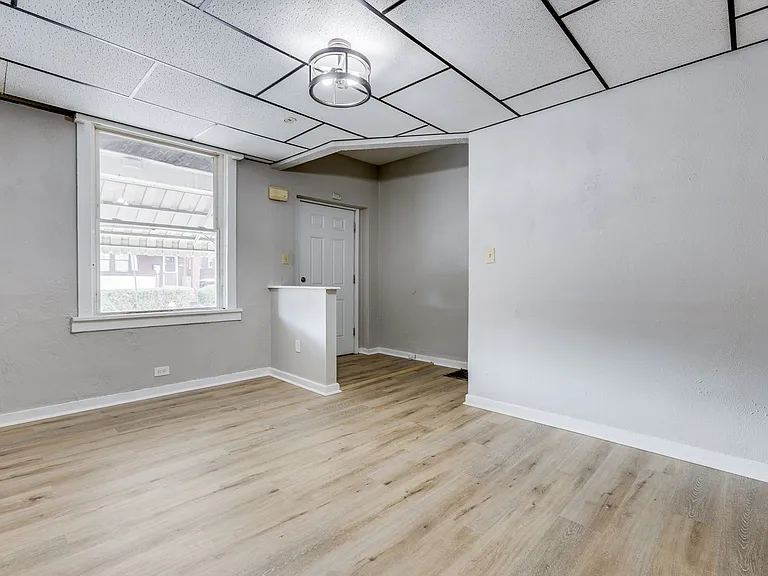 1202 Woodland Ave — Photo 9