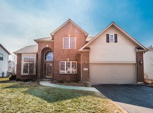 510 E Thornwood Dr, South Elgin, IL 60177
