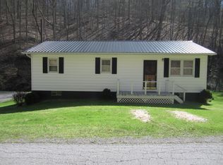 9432 Munday Rd, Elizabeth, WV 26143