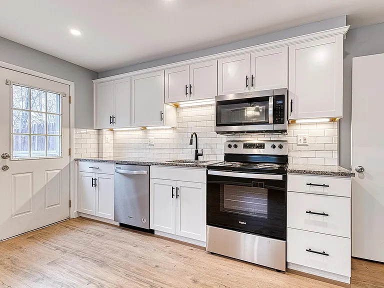 16 S Kelly Ave — Photo 4