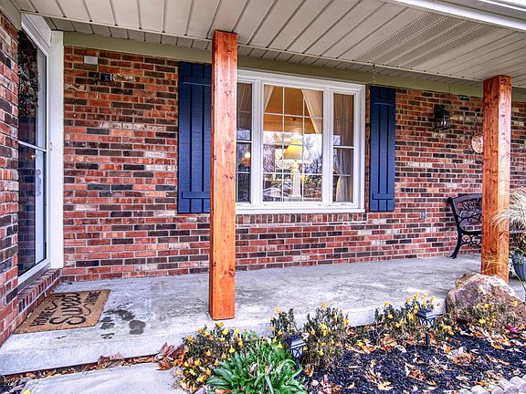 3rd image of 4733 Briarwood Dr