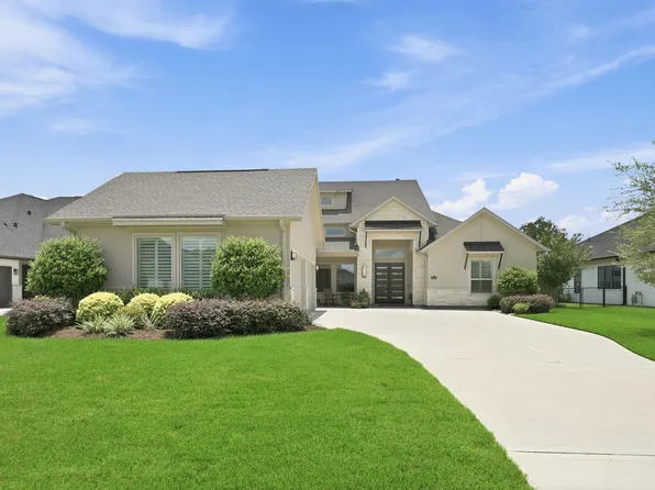 3211 Whispering Pecans Dr, Weston Lakes, TX 77441