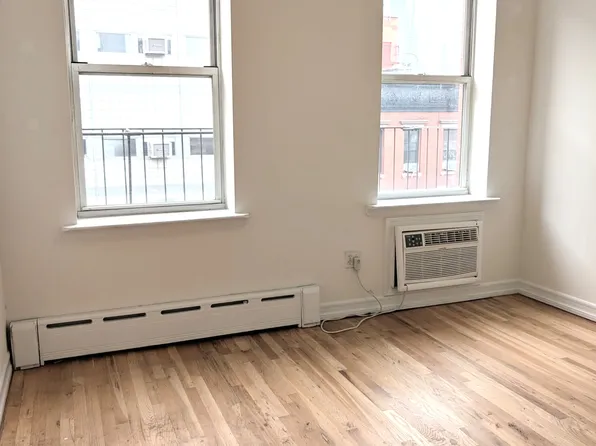 441 West 50th Street image 7 of 16