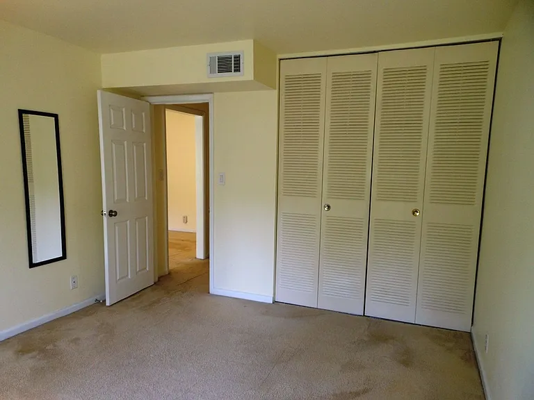 2527 Hydraulic Rd #52 — Photo 7