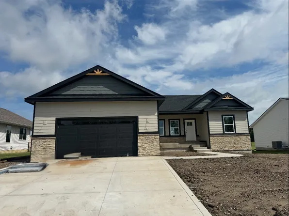 3221 Brook Landing Ct, Des Moines, IA 50317