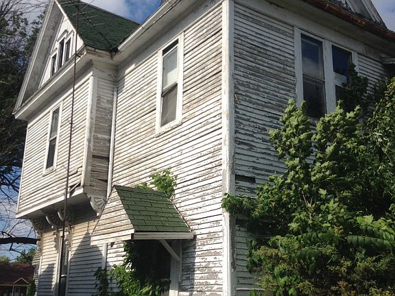 3rd image of 526 W Washington St